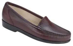 Women's Simplify Loafer In Antique Wine