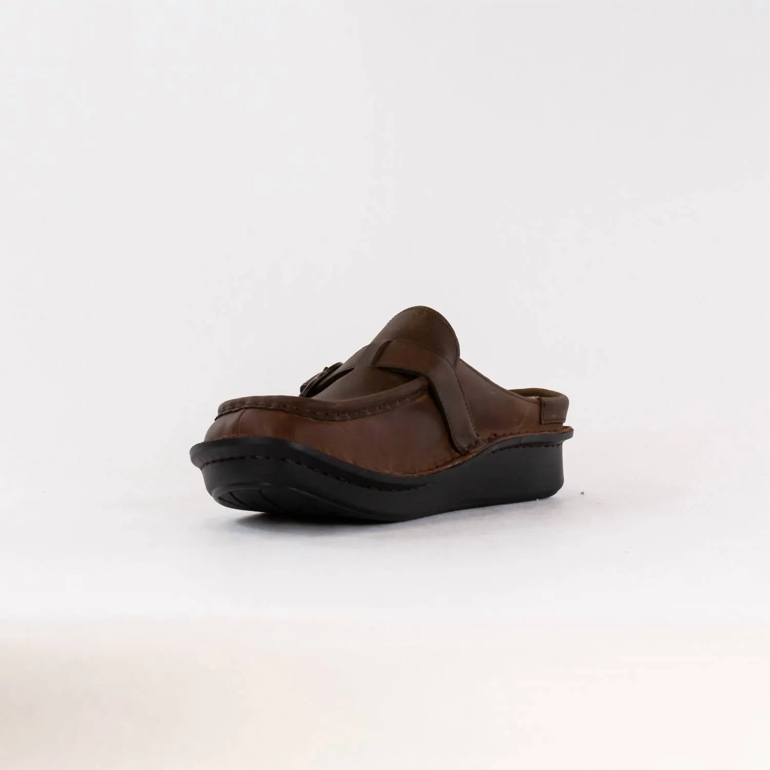 Women's Slip Ons In Oiled Brown